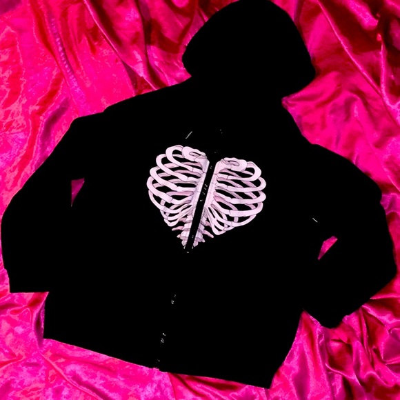 Hot Topic Sweaters - Skeleton Heart Zip Up 🖤💀